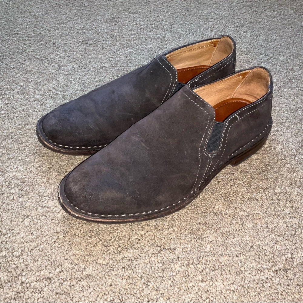 Trask mens Size 8 Brown Suede Slip On Vibram Sole Low Boot